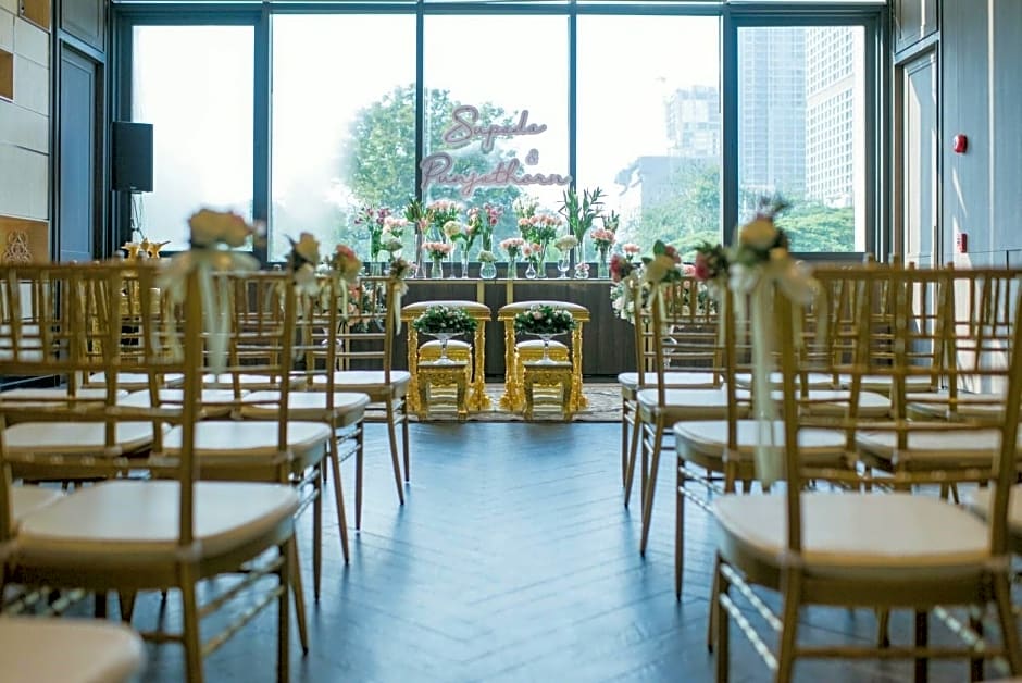 Bliston Suwan Parkview Hotel