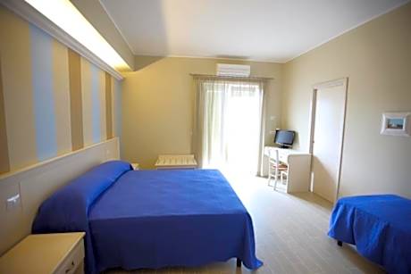 Triple Room with Private Bathroom