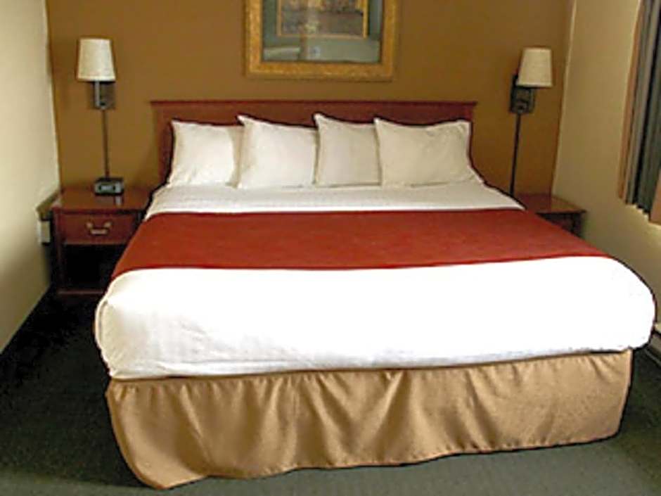 AmericInn by Wyndham West Bend