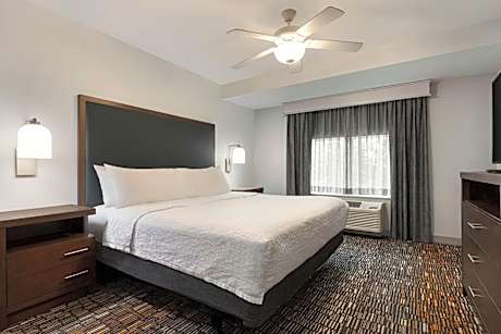 One-Bedroom King Suite - Non-Smoking