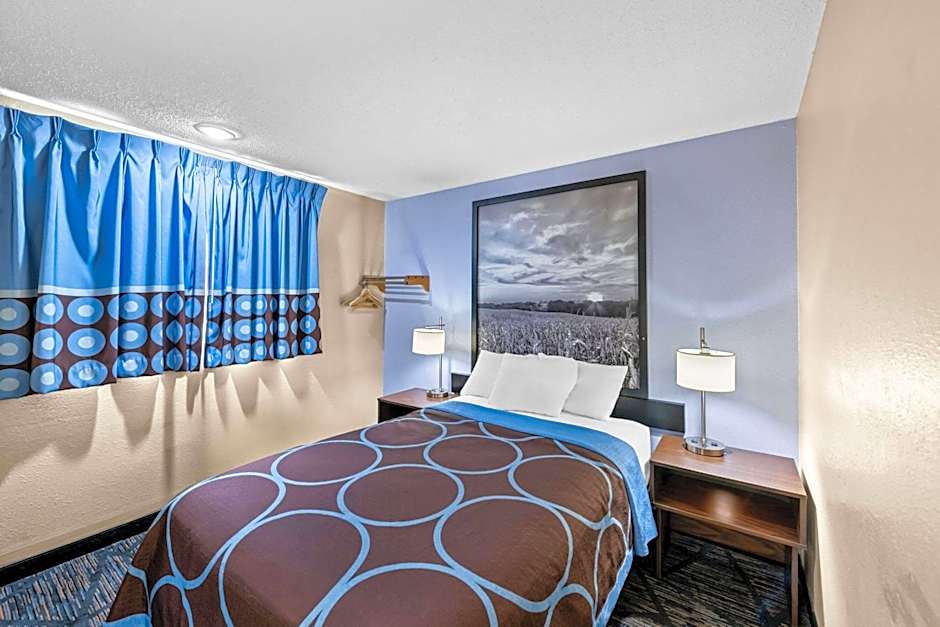 Super 8 by Wyndham Council Bluffs IA Omaha NE Area