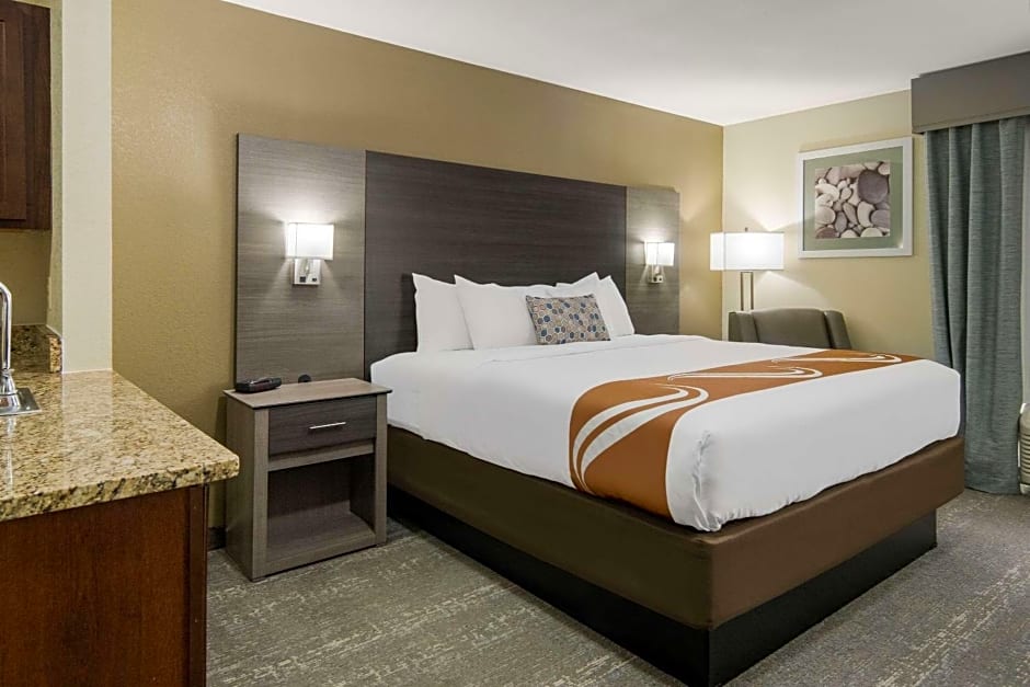 Quality Inn & Suites Roanoke - Fort Worth North