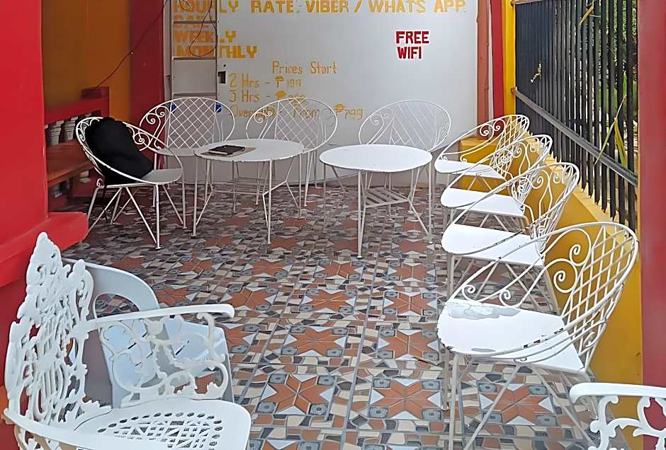 RedDoorz @ Rachael Pension House