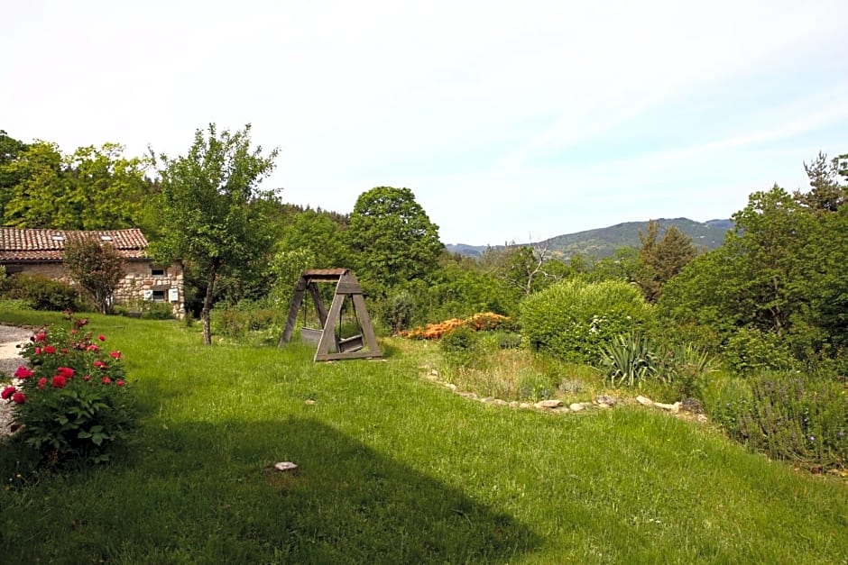 Les Grangeonnes, gîtes nature, piscine, sauna pour accueil familiale ou de groupe