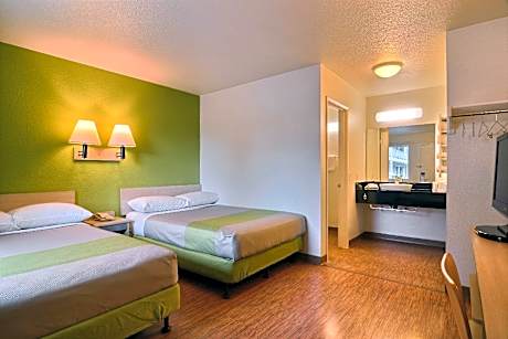 2 Full Beds | Micfridge