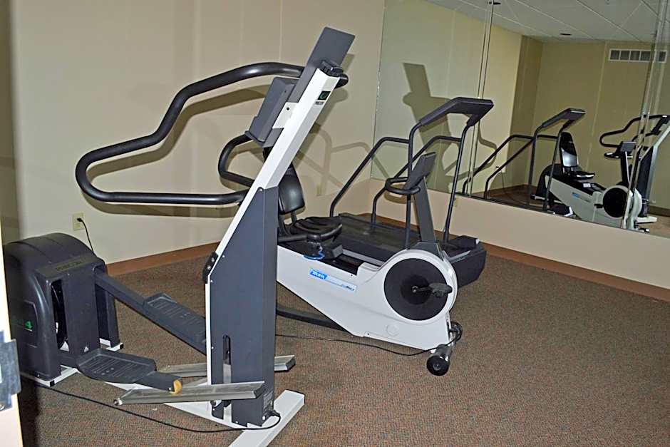 Paola Inn and Suites