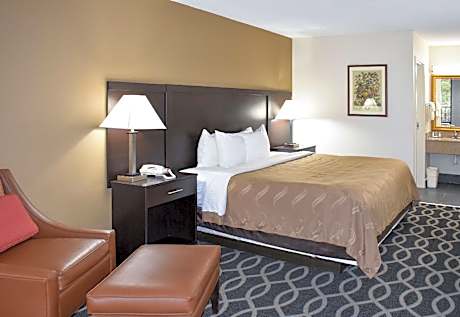 1 King Bed Nonsmoking