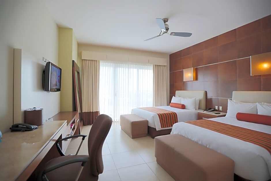 Krystal Urban Cancun-Malecon