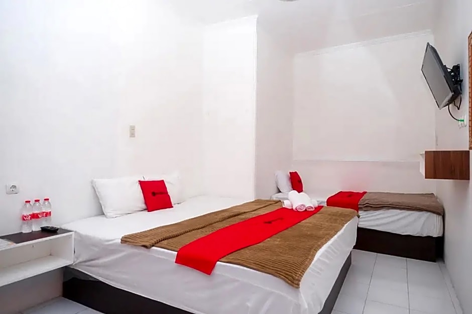 RedDoorz near Grojogan Sewu Tawangmangu