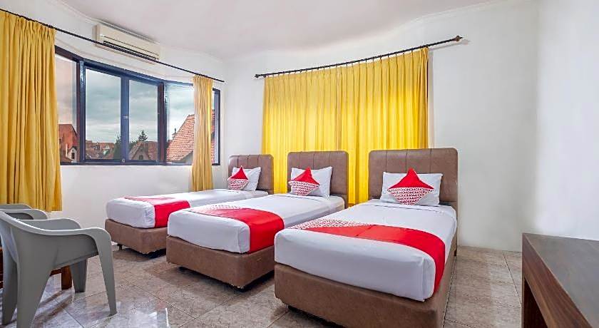 Super OYO 2704 Hotel Transit 2