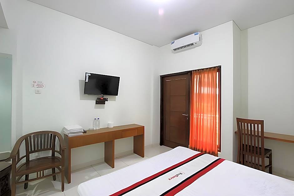 RedDoorz @ Turangga Sari