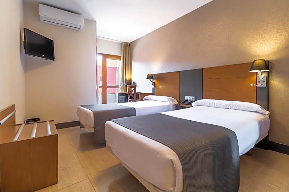 Photo 1 of 27 of 1 Double Bed or 2 Beds