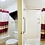 OYO Hotel McAllen Airport South - 1 mi from McAllen Medical Center