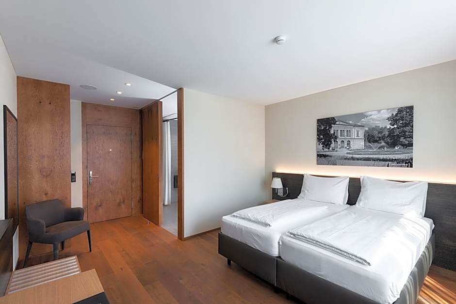 Hotel one66 (free parking garage)