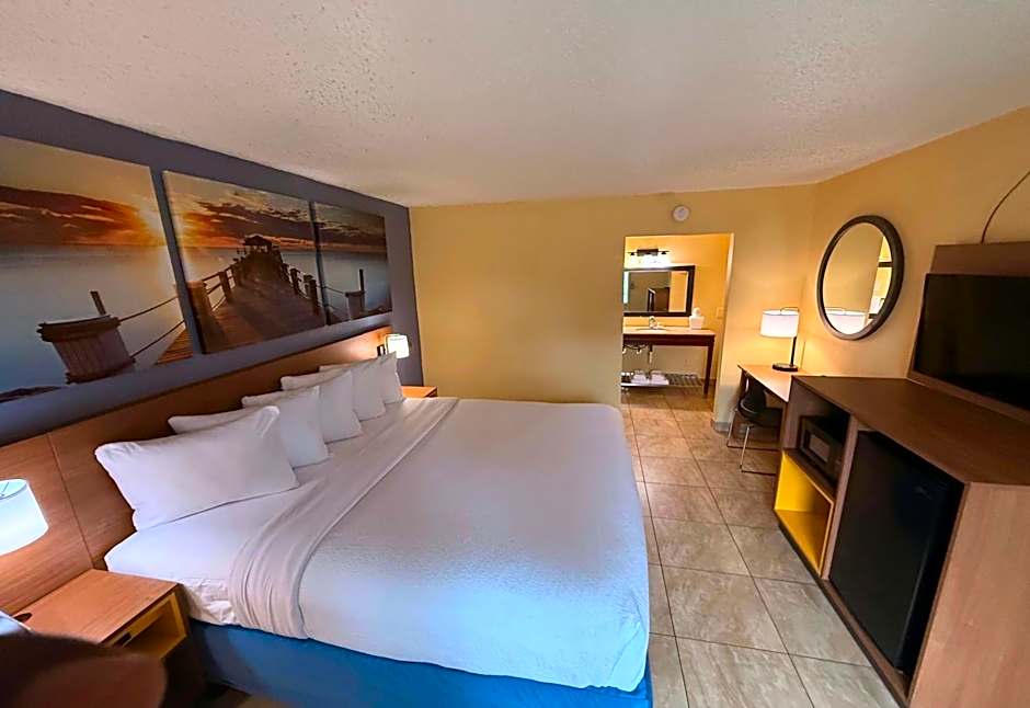 Days Inn by Wyndham St. Petersburg / Tampa Bay Area