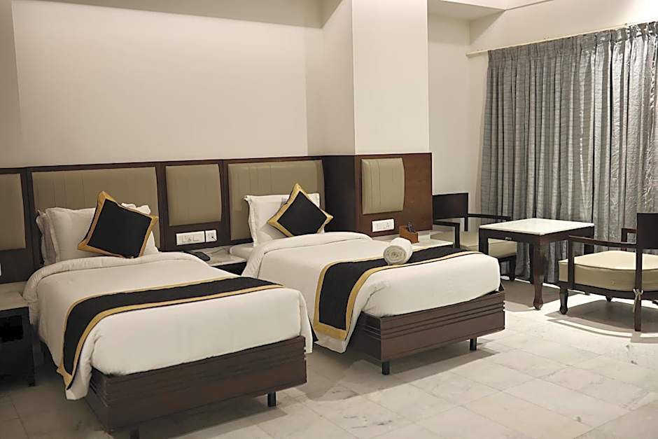 Hotel Saratharajans