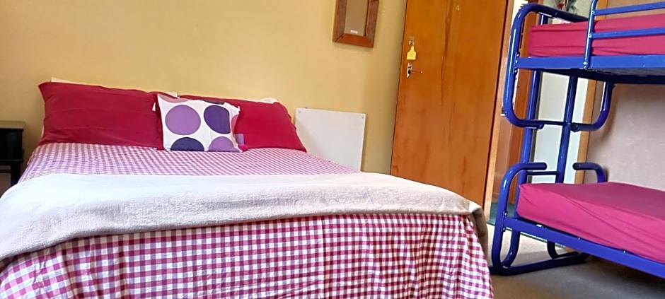 Surat Bay Lodge by the Sea/Backpackers Hostel