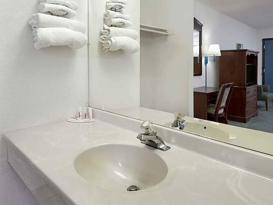 Super 8 by Wyndham Taylorville IL