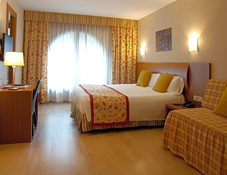 Triple Room (2 Adults + 1 Child) with Spa Access