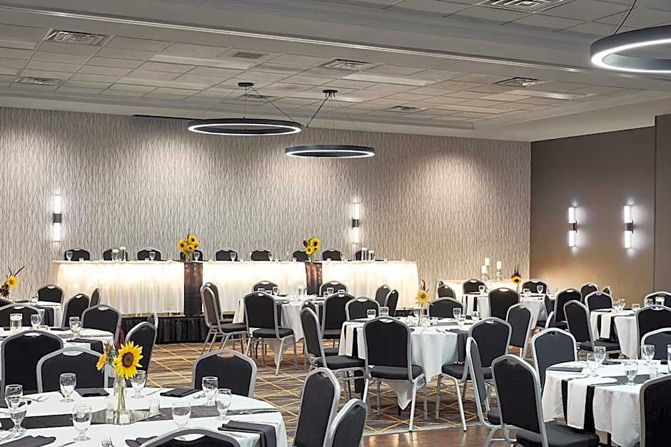 Holiday Inn Hotel & Suites Madison West - Middleton By IHG