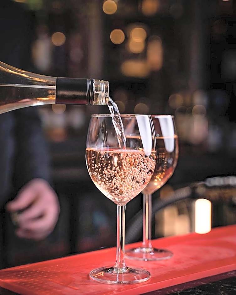 DeiRa Hotel & Apartments