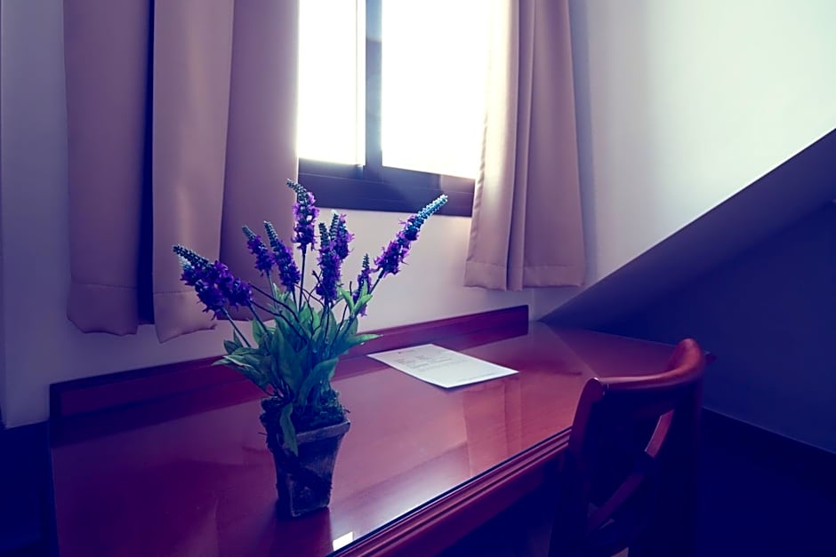I AM La Posada Hotel and Apartment