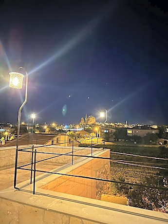 Deluxe Double Room (2 Adults + 1 Child)