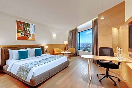 Hazel King Suite with Courtyard View