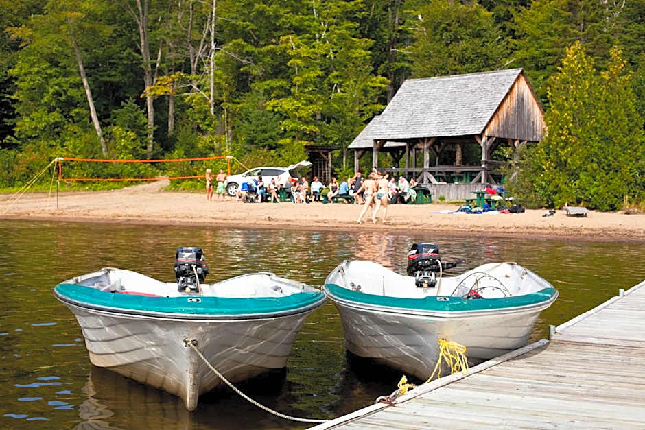 Auberge du Lac-à-l'Eau-Claire