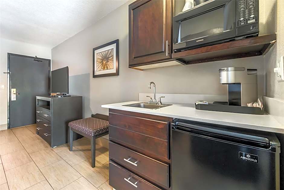 Best Western Plus Liberal Hotel & Suites