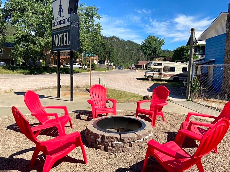 The Brookside Motel / Mt. Rushmore