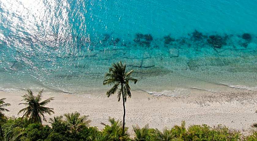 Sunrise by White sand dhigurah 