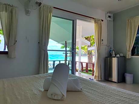 Standard King Room with Sea View