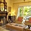 Hacklewood Hill Country House