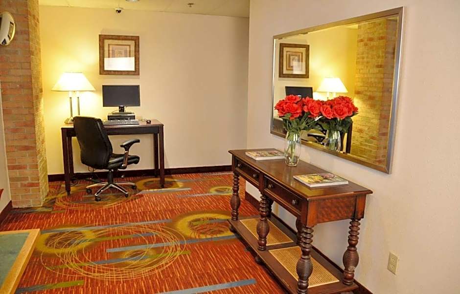 Country Hearth Inn & Suites - Kenton