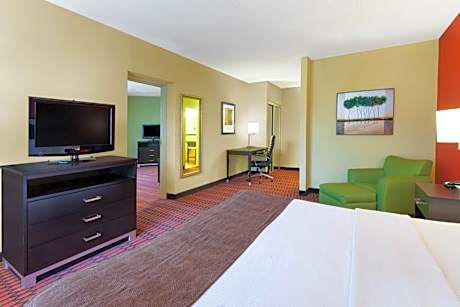 King Suite - Non-Smoking