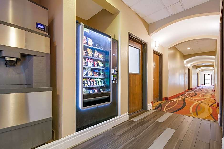 SureStay Plus by Best Western Topeka Northwest