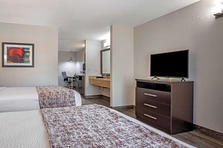 Suite-2 Queen Beds Non-Smoking Microwave Fridge Wi-Fi Shower Only Full Breakfast