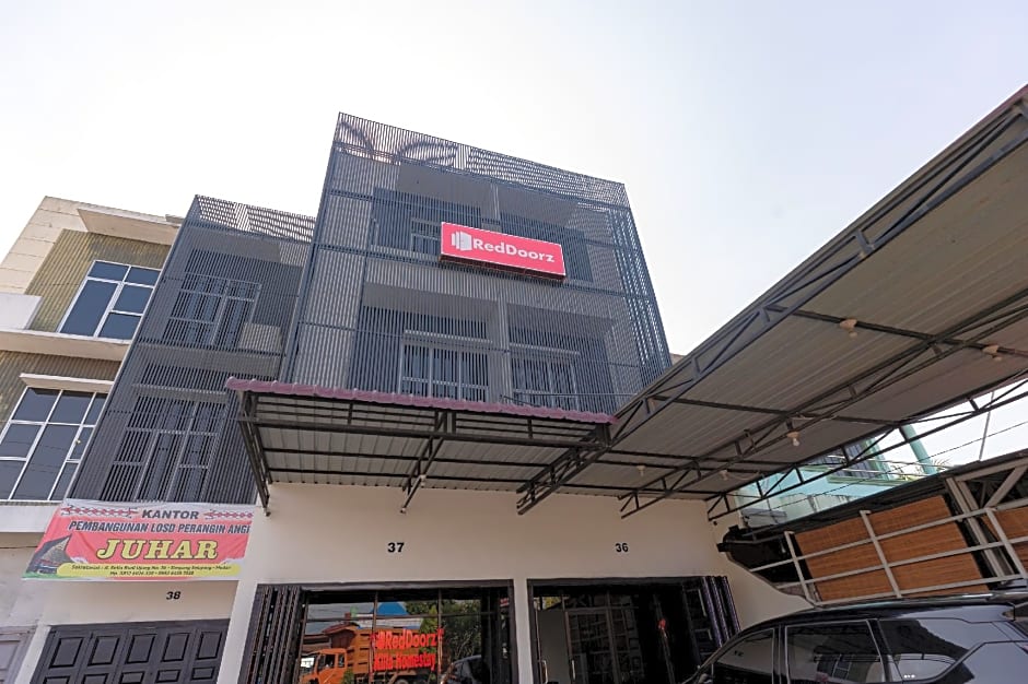 RedDoorz @ Simpang Pemda Medan