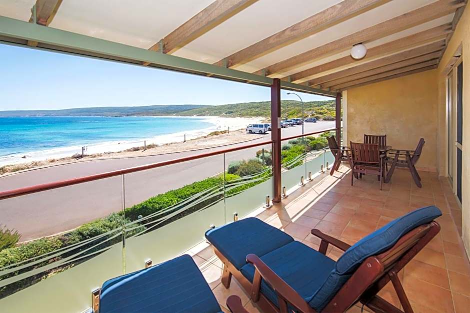 Canal Rocks Beachfront Apartments