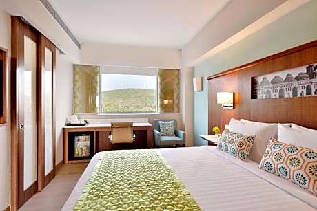 Premium Room, Guest room, 1 Queen, Mountain view