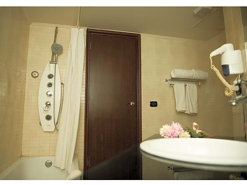 Cherry Maryski Hotel