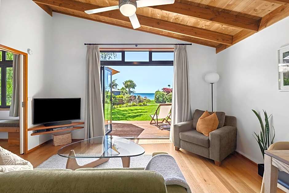 Adrift In Golden Bay- Absolute Beachfront Villas