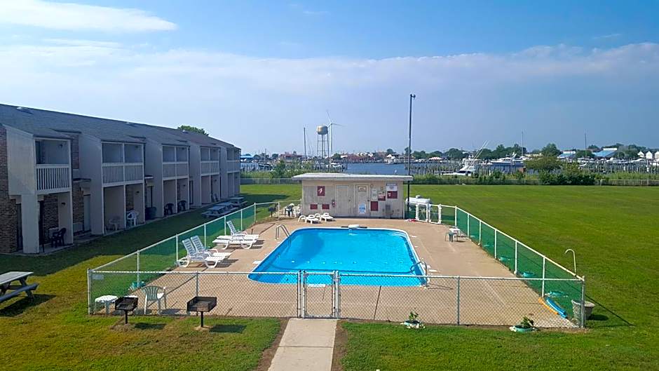 Rodeway Inn at Somers Cove Marina