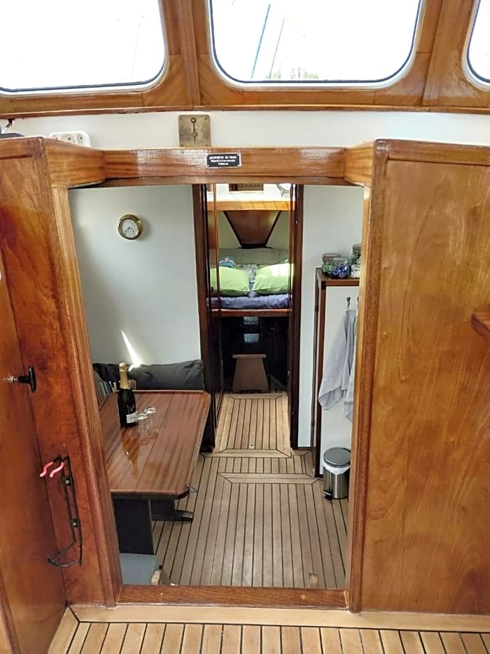 Privé B&B Motorsailer Rataplan