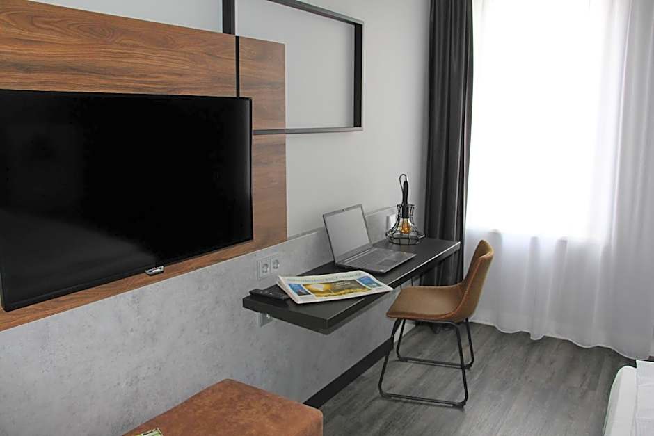Photo 1 of 10 of Double Room