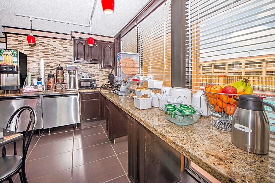 Super 8 by Wyndham Tulsa/Arpt/St Fairgrounds