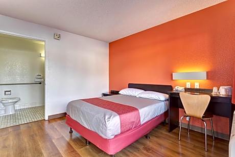 King Room - Disability Access - Non-Smoking