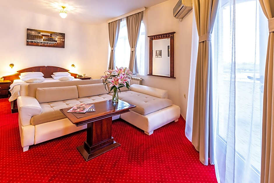 Garni Hotel Royal Crown