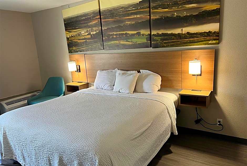 Days Inn by Wyndham Des Moines-West Clive